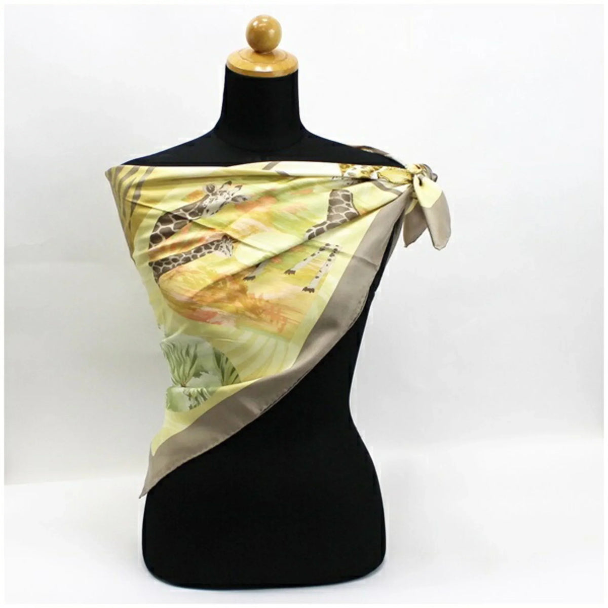 Women's Muffler (Good) Scarf Beige Pattern Ferragamo x Animal Greige SALVATORE Leopard Pre-Owned FERRAGAMO Silk
