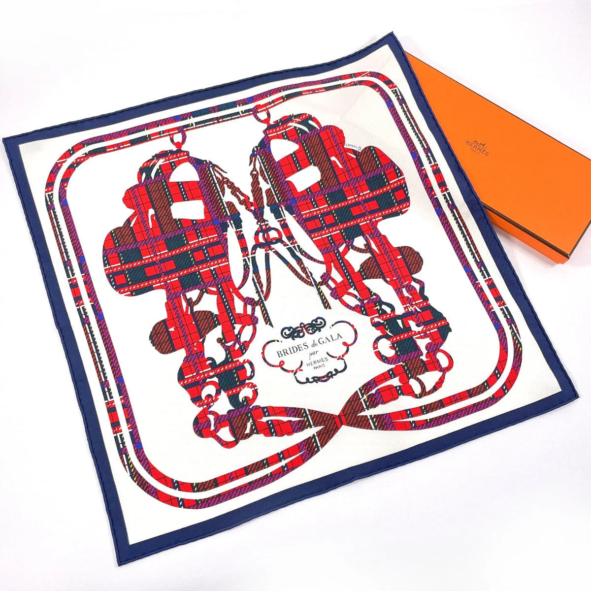 Pre-Owned Brides HERMES White Gavroche 45 Muffler (Good) Silk Women's Scarf Carre Gala N3123233 Tartan de