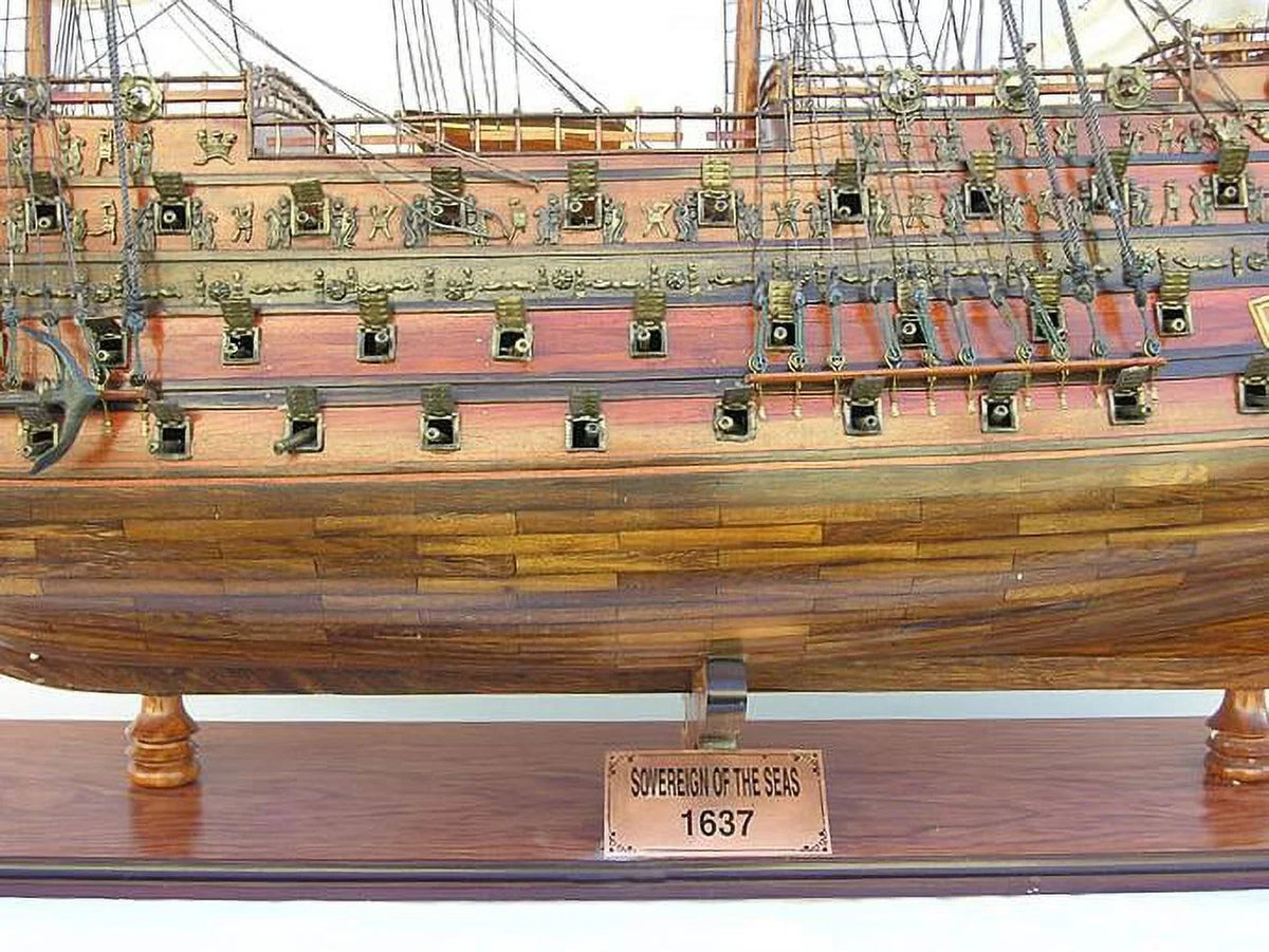 seas the Edition Limited XL Display of Model Sovereign