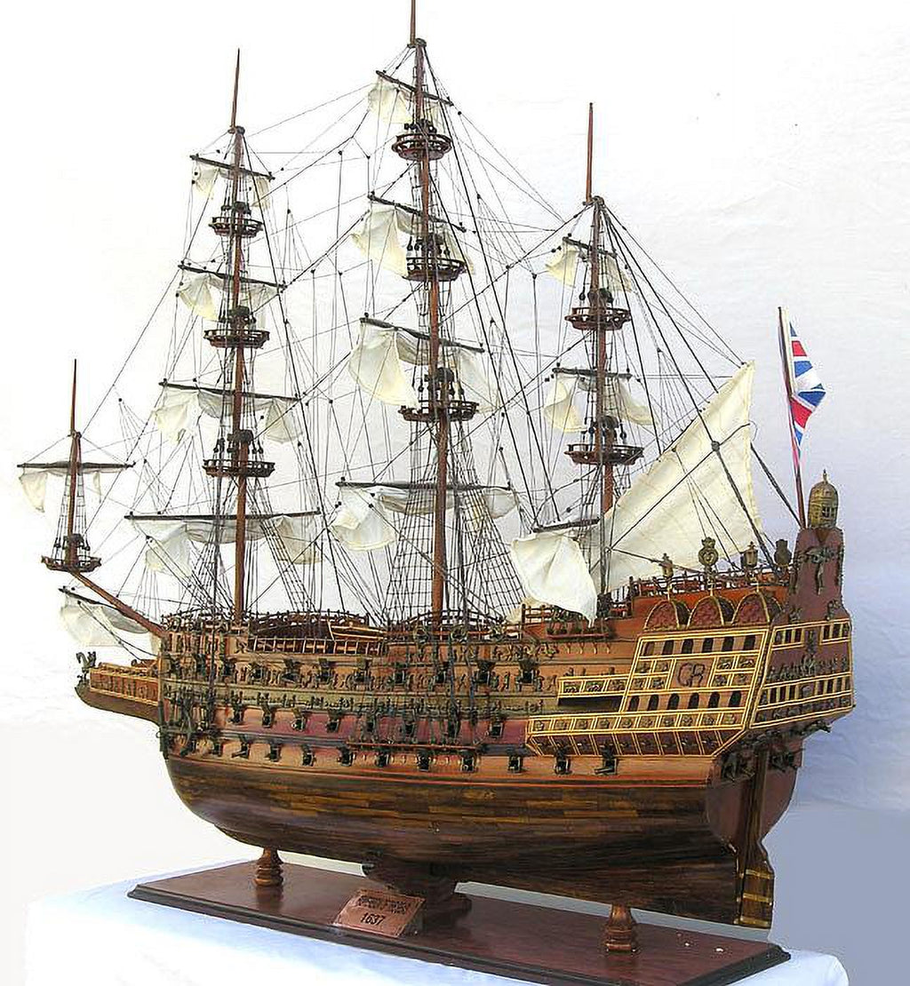 seas the Edition Limited XL Display of Model Sovereign