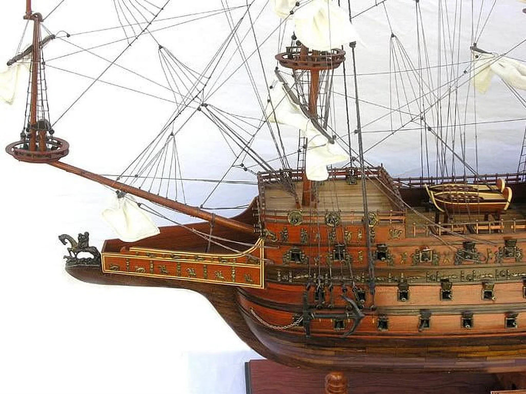 seas the Edition Limited XL Display of Model Sovereign