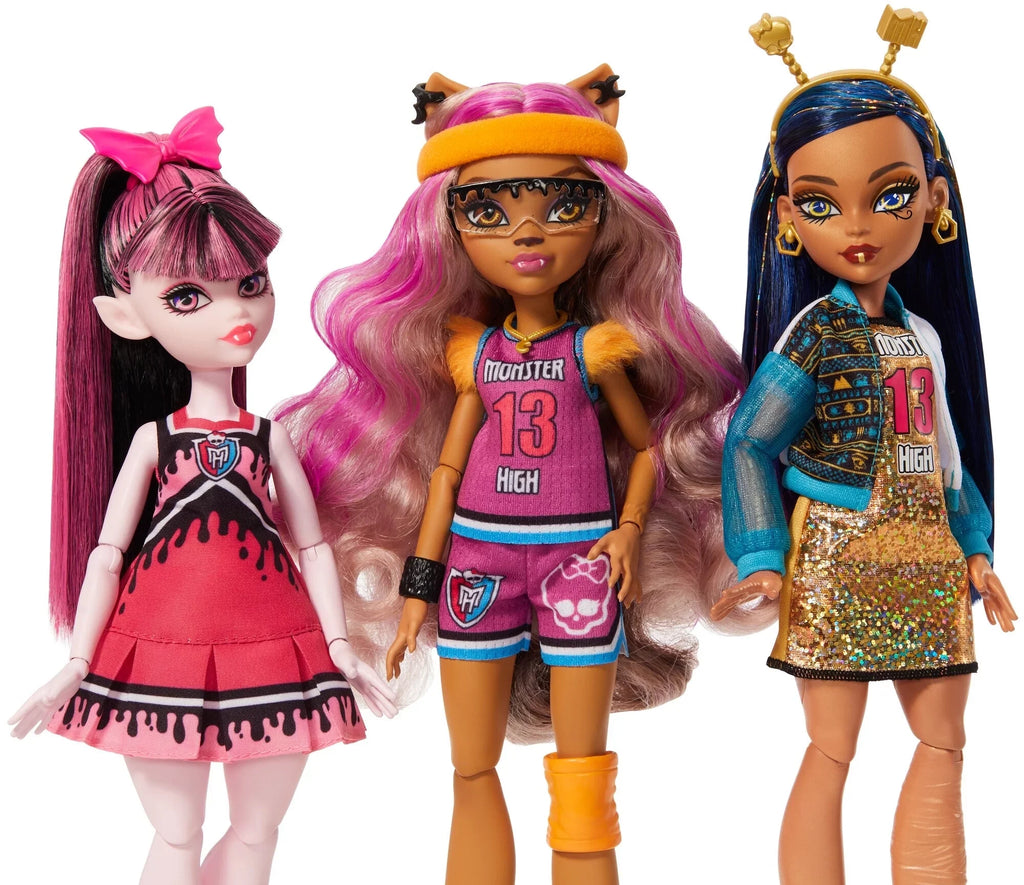 Set High & Ghoul Collectible Spirit Dolls Doll 5 Sport Draculaura with Monster Other 6-Pack, Theme,