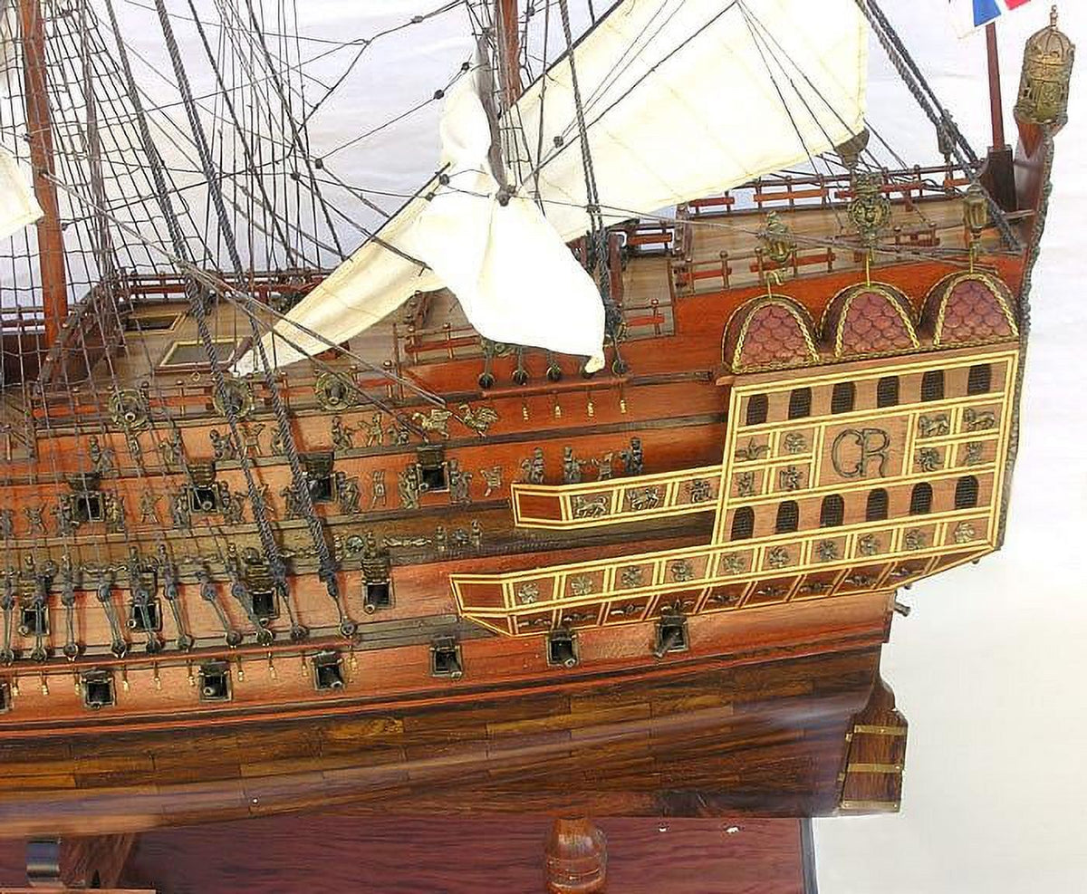 seas the Edition Limited XL Display of Model Sovereign
